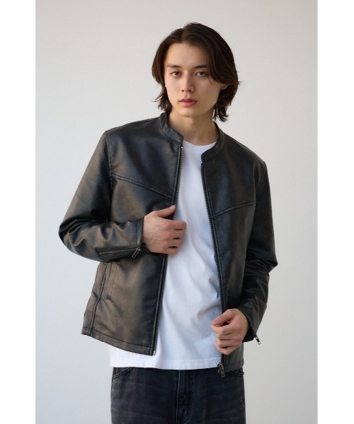 AZUL by moussy（アズールバイマウジー）の「ヴィンテージフェイクレザーライダースブルゾン（ブルゾン・メンズ・グレー/ブラック・MEDIUM/LARGE）」の4枚目の写真