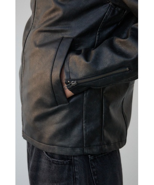 AZUL by moussy（アズールバイマウジー）の「ヴィンテージフェイクレザーライダースブルゾン（ブルゾン・メンズ・グレー/ブラック・MEDIUM/LARGE）」の12枚目の写真