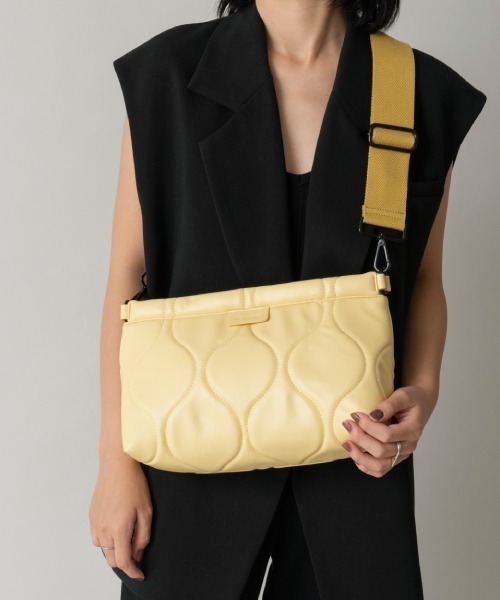 LE VERNIS（ル・ベルニ）の「LE VERNIS(ル・ベルニ)Quilting clutch bag（クラッチバッグ・レディース・カーキ/ブラック/シルバー/オレンジ/イエロー/ベージュ・FREE）」の5枚目の写真