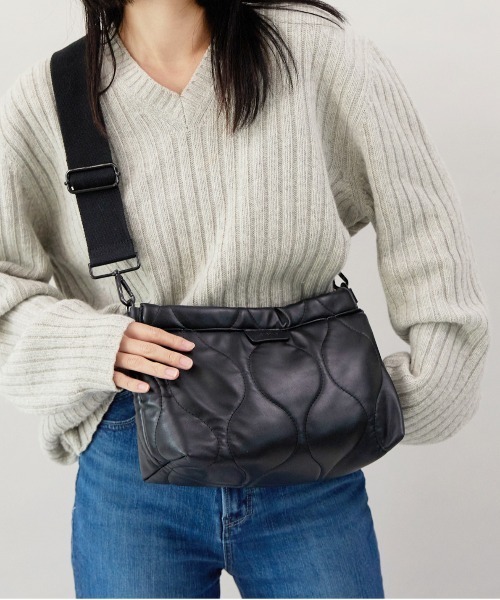 LE VERNIS（ル・ベルニ）の「LE VERNIS(ル・ベルニ)Quilting clutch bag（クラッチバッグ・レディース・カーキ/ブラック/シルバー/オレンジ/イエロー/ベージュ・FREE）」の22枚目の写真