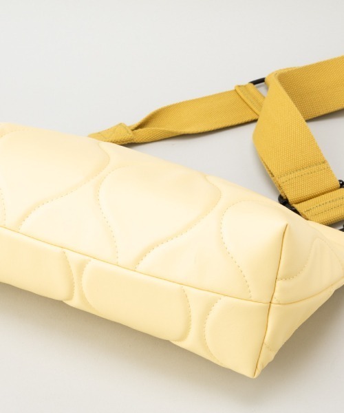 LE VERNIS（ル・ベルニ）の「LE VERNIS(ル・ベルニ)Quilting clutch bag（クラッチバッグ・レディース・カーキ/ブラック/シルバー/オレンジ/イエロー/ベージュ・FREE）」の8枚目の写真