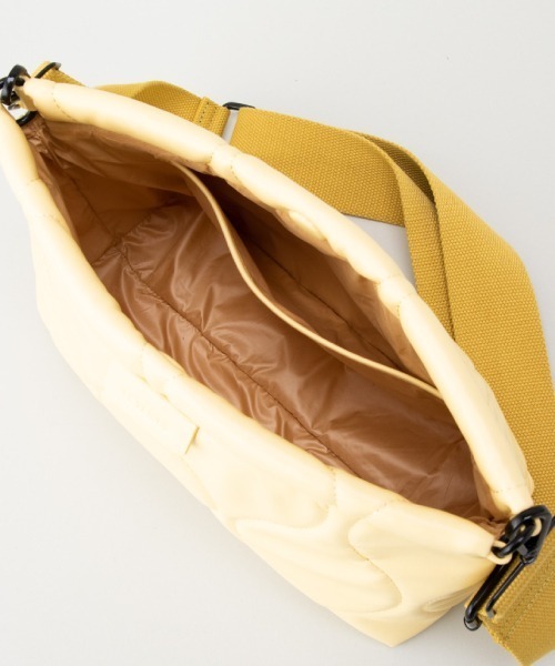 LE VERNIS（ル・ベルニ）の「LE VERNIS(ル・ベルニ)Quilting clutch bag（クラッチバッグ・レディース・カーキ/ブラック/シルバー/オレンジ/イエロー/ベージュ・FREE）」の9枚目の写真