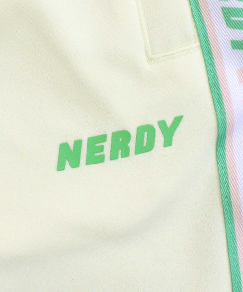 NERDY(ノルディ)の「NERDY チェッカーボードテープトラックパンツ CHECKERBOARD TAPE TRACK PANTS(スウェットパンツ・メンズ・ライトイエロー・M/L)」の4枚目の写真