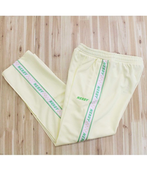 NERDY(ノルディ)の「NERDY チェッカーボードテープトラックパンツ CHECKERBOARD TAPE TRACK PANTS(スウェットパンツ・メンズ・ライトイエロー・M/L)」の8枚目の写真