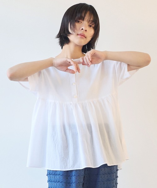 bulle de savon（ビュルデサボン）の「●コットン/ボイルローン ギャザーブラウス（シャツ/ブラウス・レディース・サックスブルー/ホワイト/チャコールグレー・FREE）」の4枚目の写真