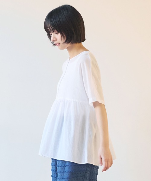 bulle de savon（ビュルデサボン）の「●コットン/ボイルローン ギャザーブラウス（シャツ/ブラウス・レディース・サックスブルー/ホワイト/チャコールグレー・FREE）」の8枚目の写真