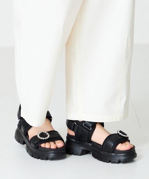 Dior ビジュー付きブラックサンダル DIOR | 「ディオールアクト」サンダル - シューズ - ウィメンズ