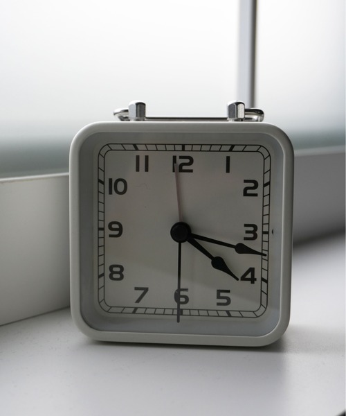 ammy.（エイミードット）の「【 ammy. / エイミードット 】 ビンテージライク スクエア 置時計 / 目覚まし時計（置時計・レディース・ブラック/ブルーグリーン/ホワイト/レッド/ネイビー/イエロー・FREE）」の2枚目の写真