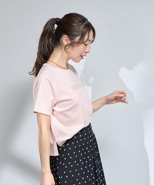 La boutique BonBon（ラブティックボンボン）の「【最強愛されパールロゴ】パールモチーフクロップドTシャツ（Tシャツ/カットソー・レディース・ブラック/オフホワイト/ネイビー/ピンク・FREE）」の6枚目の写真
