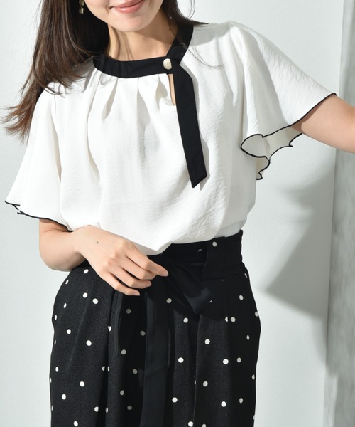 INTERPLANET（インタープラネット）の「【接触冷感・UV】ポーラ衿元配色ゴールド釦ブラウス（シャツ/ブラウス・レディース・ブラック/オフホワイト/ベージュ/サックスブルー・FREE）」の2枚目の写真