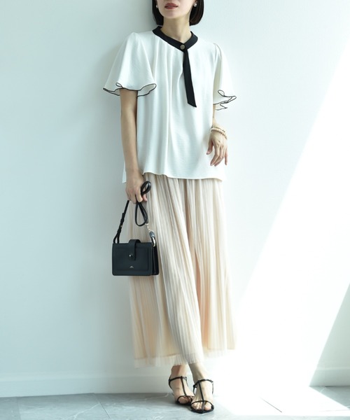 INTERPLANET（インタープラネット）の「【接触冷感・UV】ポーラ衿元配色ゴールド釦ブラウス（シャツ/ブラウス・レディース・ブラック/オフホワイト/ベージュ/サックスブルー・FREE）」の5枚目の写真