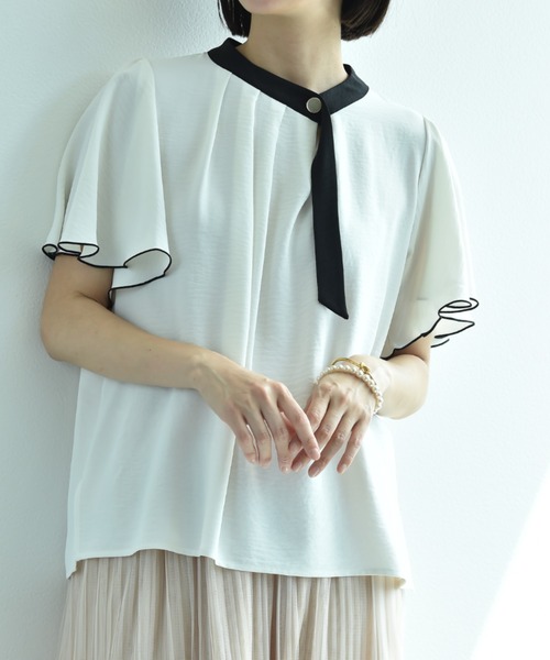 INTERPLANET（インタープラネット）の「【接触冷感・UV】ポーラ衿元配色ゴールド釦ブラウス（シャツ/ブラウス・レディース・ブラック/オフホワイト/ベージュ/サックスブルー・FREE）」の6枚目の写真