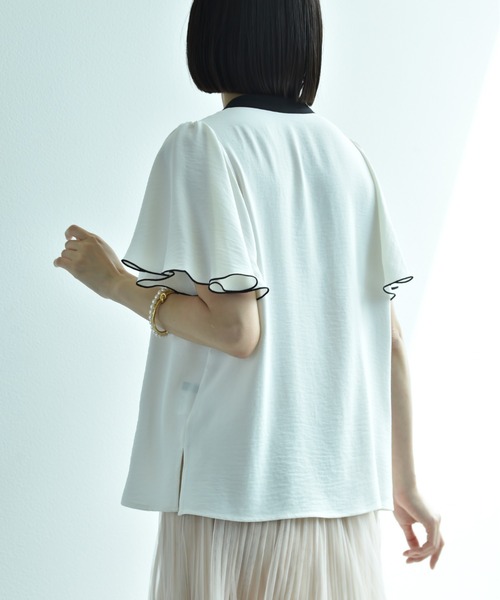 INTERPLANET（インタープラネット）の「【接触冷感・UV】ポーラ衿元配色ゴールド釦ブラウス（シャツ/ブラウス・レディース・ブラック/オフホワイト/ベージュ/サックスブルー・FREE）」の8枚目の写真