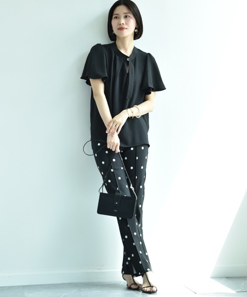 INTERPLANET（インタープラネット）の「【接触冷感・UV】ポーラ衿元配色ゴールド釦ブラウス（シャツ/ブラウス・レディース・ブラック/オフホワイト/ベージュ/サックスブルー・FREE）」の9枚目の写真