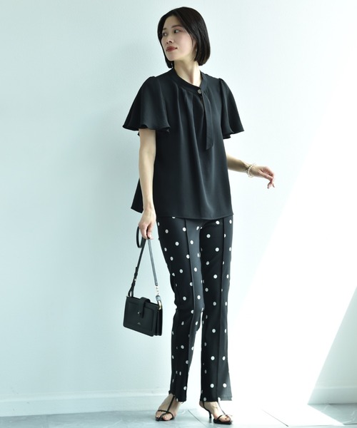 INTERPLANET（インタープラネット）の「【接触冷感・UV】ポーラ衿元配色ゴールド釦ブラウス（シャツ/ブラウス・レディース・ブラック/オフホワイト/ベージュ/サックスブルー・FREE）」の10枚目の写真