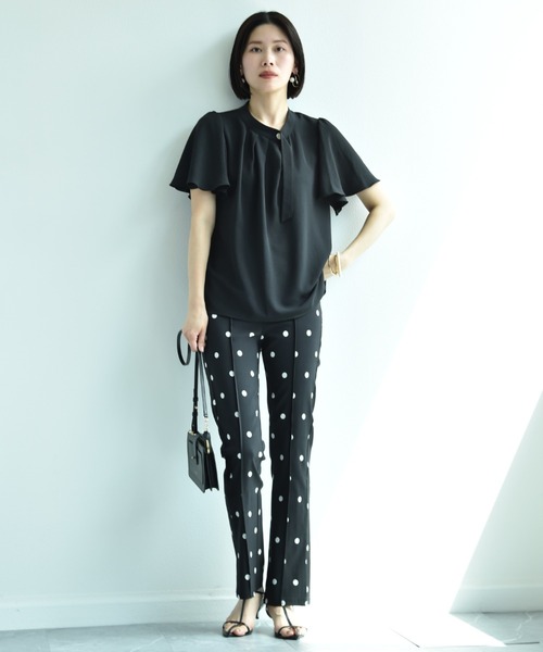 INTERPLANET（インタープラネット）の「【接触冷感・UV】ポーラ衿元配色ゴールド釦ブラウス（シャツ/ブラウス・レディース・ブラック/オフホワイト/ベージュ/サックスブルー・FREE）」の11枚目の写真