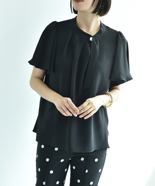 INTERPLANET（インタープラネット）の「【接触冷感・UV】ポーラ衿元配色ゴールド釦ブラウス（シャツ/ブラウス・レディース・ブラック/オフホワイト/ベージュ/サックスブルー・FREE）」の12枚目の写真