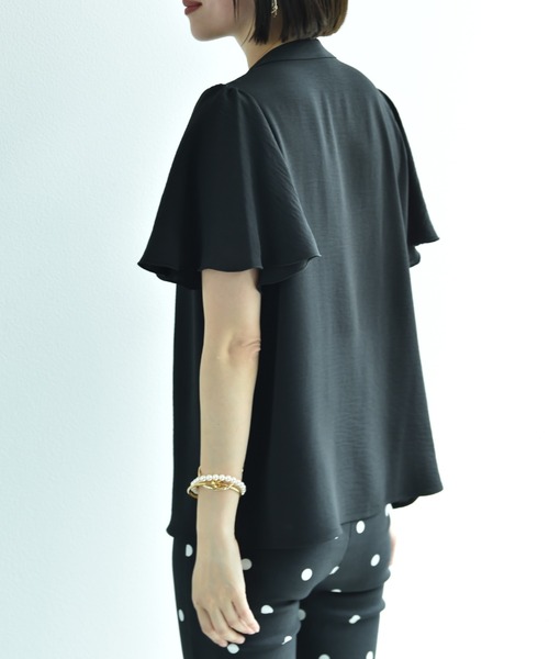 INTERPLANET（インタープラネット）の「【接触冷感・UV】ポーラ衿元配色ゴールド釦ブラウス（シャツ/ブラウス・レディース・ブラック/オフホワイト/ベージュ/サックスブルー・FREE）」の14枚目の写真