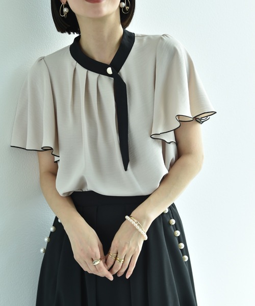 INTERPLANET（インタープラネット）の「【接触冷感・UV】ポーラ衿元配色ゴールド釦ブラウス（シャツ/ブラウス・レディース・ブラック/オフホワイト/ベージュ/サックスブルー・FREE）」の22枚目の写真