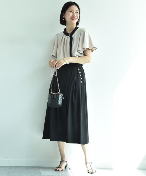 INTERPLANET（インタープラネット）の「【接触冷感・UV】ポーラ衿元配色ゴールド釦ブラウス（シャツ/ブラウス・レディース・ブラック/オフホワイト/ベージュ/サックスブルー・FREE）」の21枚目の写真