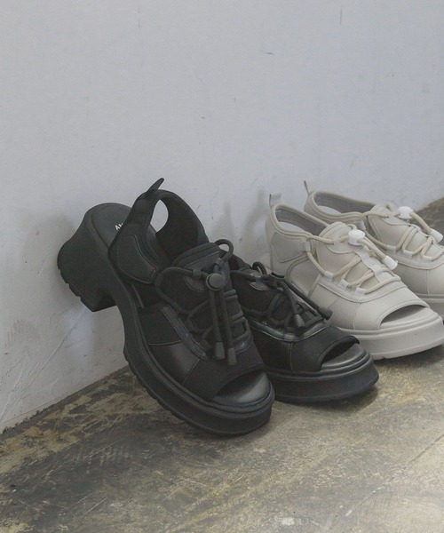 GLOBAL WORK（グローバルワーク）の「足長スポーティサンダル/AND YUA ANY/327091（サンダル・キッズ・グレイッシュベージュ/ブラック・MEDIUM/SMALL）」の16枚目の写真