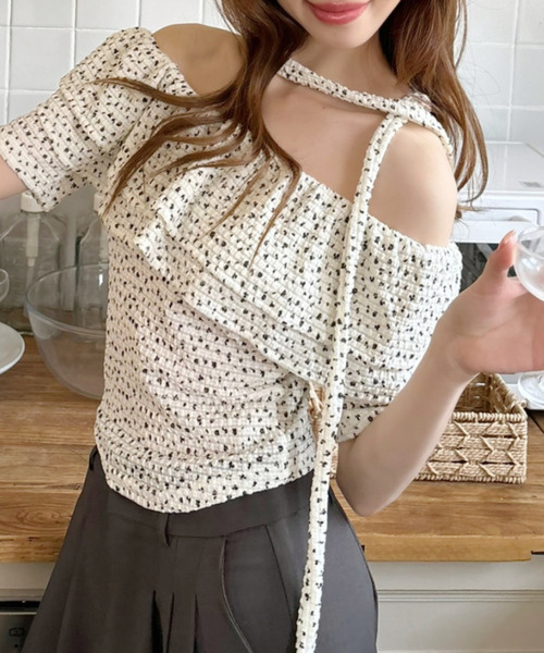 Ada.(エイダ)の「ボウタイ付き 2WAY ティアード 小花柄トップス(シャツ/ブラウス・レディース・ピンク/ホワイト/ブラック/アイボリー・FREE)」の6枚目の写真