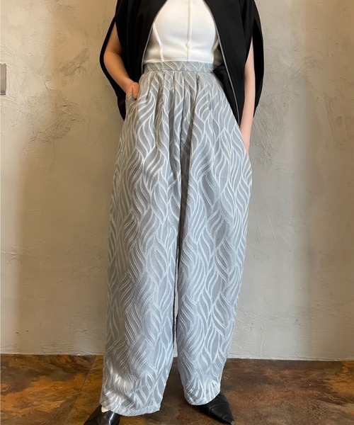 terrace(テラス)の「シアージャカードタックパンツ(その他パンツ・レディース・オフホワイト/グレー/ブラック・MEDIUM)」の3枚目の写真
