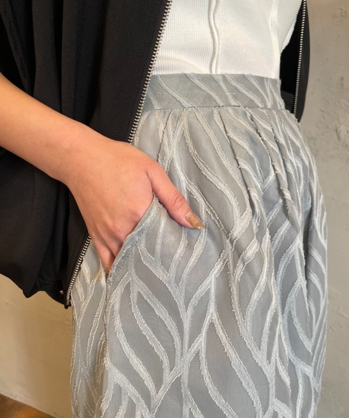 terrace(テラス)の「シアージャカードタックパンツ(その他パンツ・レディース・オフホワイト/グレー/ブラック・MEDIUM)」の8枚目の写真