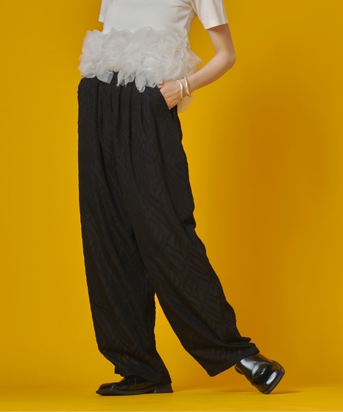 terrace(テラス)の「シアージャカードタックパンツ(その他パンツ・レディース・オフホワイト/グレー/ブラック・MEDIUM)」の18枚目の写真