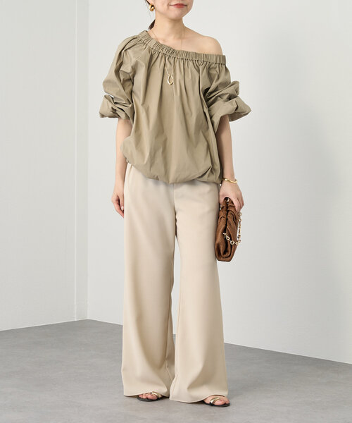 LOUNGEDRESS(ラウンジドレス)の「ワイドイージーパンツ(スラックス・レディース・アイボリー/ブラック/キャメル・SMALL/MEDIUM)」の4枚目の写真
