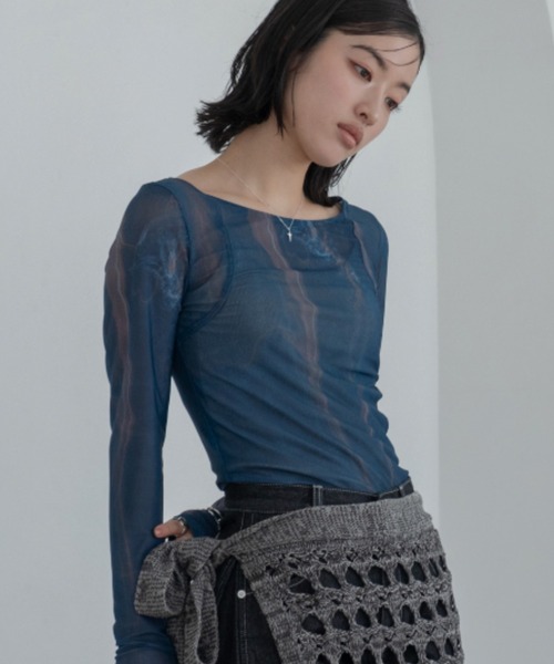 VACANCY（ヴァカンシー）の「アート柄スクエアネックシアートップス/新色追加（Tシャツ/カットソー・レディース・ブルー/ネイビー/グリーン・FREE）」の14枚目の写真