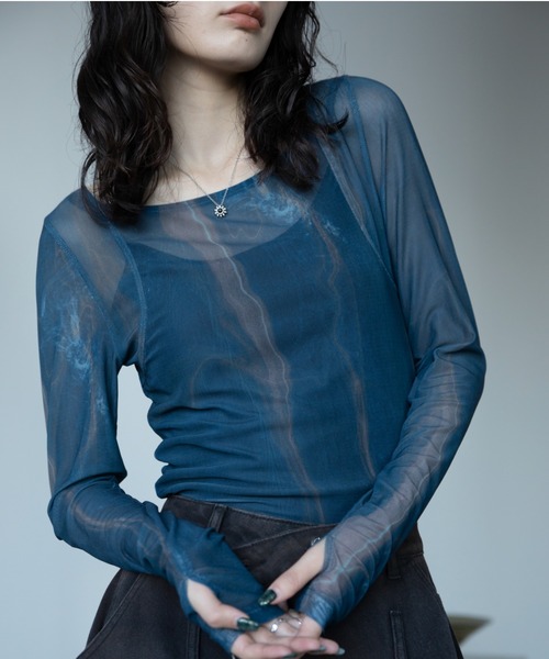 VACANCY（ヴァカンシー）の「アート柄スクエアネックシアートップス/新色追加（Tシャツ/カットソー・レディース・ブルー/ネイビー/グリーン・FREE）」の6枚目の写真