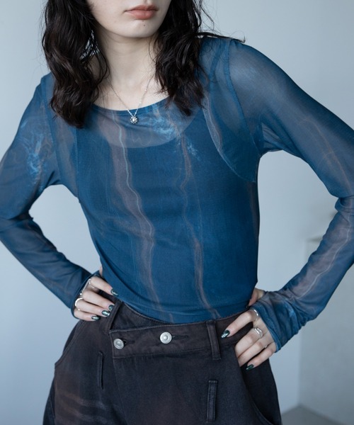 VACANCY（ヴァカンシー）の「アート柄スクエアネックシアートップス/新色追加（Tシャツ/カットソー・レディース・ブルー/ネイビー/グリーン・FREE）」の7枚目の写真