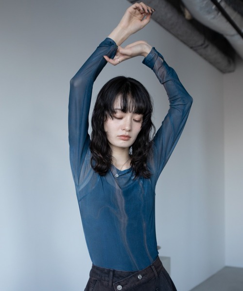 VACANCY（ヴァカンシー）の「アート柄スクエアネックシアートップス/新色追加（Tシャツ/カットソー・レディース・ブルー/ネイビー/グリーン・FREE）」の10枚目の写真