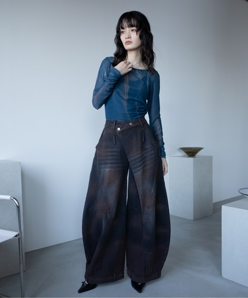 VACANCY（ヴァカンシー）の「アート柄スクエアネックシアートップス/新色追加（Tシャツ/カットソー・レディース・ブルー/ネイビー/グリーン・FREE）」の11枚目の写真