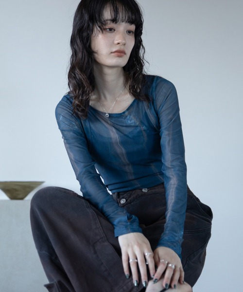 VACANCY（ヴァカンシー）の「アート柄スクエアネックシアートップス/新色追加（Tシャツ/カットソー・レディース・ブルー/ネイビー/グリーン・FREE）」の8枚目の写真