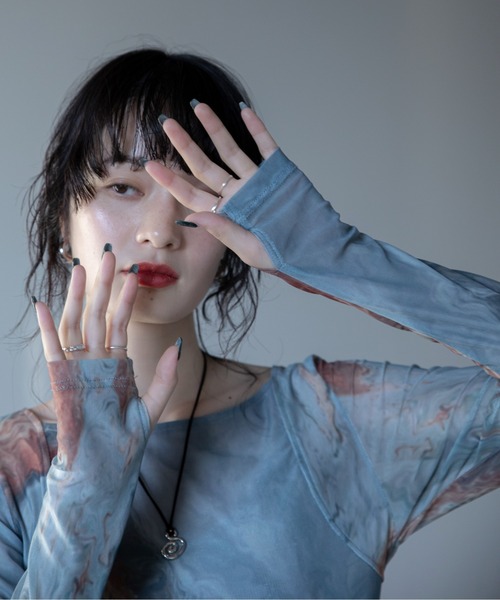 VACANCY（ヴァカンシー）の「アート柄スクエアネックシアートップス/新色追加（Tシャツ/カットソー・レディース・ブルー/ネイビー/グリーン・FREE）」の21枚目の写真