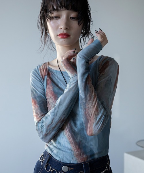 VACANCY（ヴァカンシー）の「アート柄スクエアネックシアートップス/新色追加（Tシャツ/カットソー・レディース・ブルー/ネイビー/グリーン・FREE）」の19枚目の写真