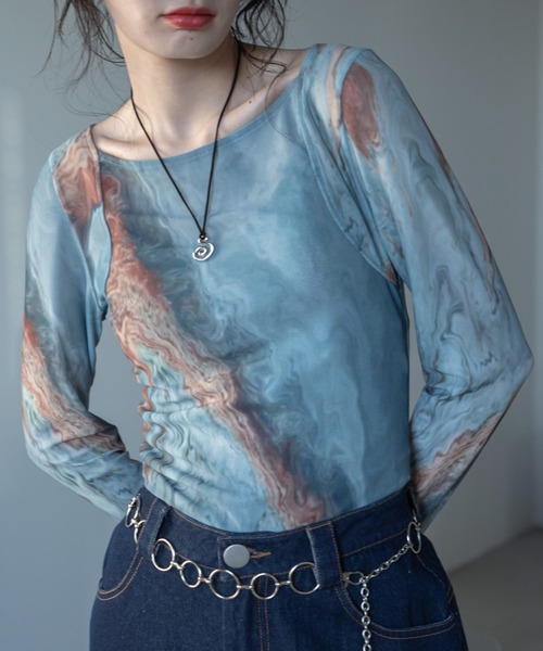 VACANCY（ヴァカンシー）の「アート柄スクエアネックシアートップス/新色追加（Tシャツ/カットソー・レディース・ブルー/ネイビー/グリーン・FREE）」の16枚目の写真