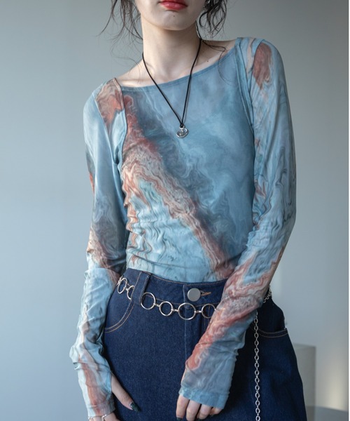 VACANCY（ヴァカンシー）の「アート柄スクエアネックシアートップス/新色追加（Tシャツ/カットソー・レディース・ブルー/ネイビー/グリーン・FREE）」の18枚目の写真