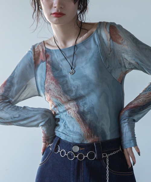 VACANCY（ヴァカンシー）の「アート柄スクエアネックシアートップス/新色追加（Tシャツ/カットソー・レディース・ブルー/ネイビー/グリーン・FREE）」の15枚目の写真