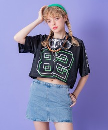 a.p.o.v. クロップド丈ナンバリング&フェルトロゴワッペンメッシュフットボールシャツ