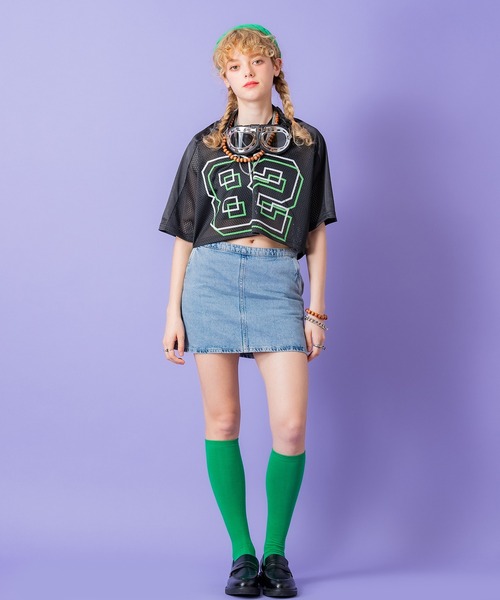 a.p.o.v.（エーピーオービー）の「a.p.o.v. クロップド丈ナンバリング＆フェルトロゴワッペンメッシュフットボールシャツ（Tシャツ/カットソー・メンズ・ブラック/ブルー/ピンク/グリーン/ホワイト・ONESIZE）」の12枚目の写真
