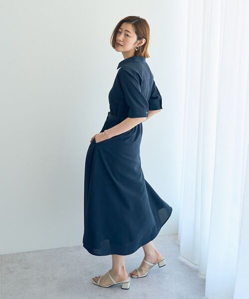 YECCA VECCA(イェッカヴェッカ)の「ベルト付きシャツワンピース(シャツワンピース・レディース・ネイビー/ライトベージュ/サックスブルー・FREE)」の11枚目の写真