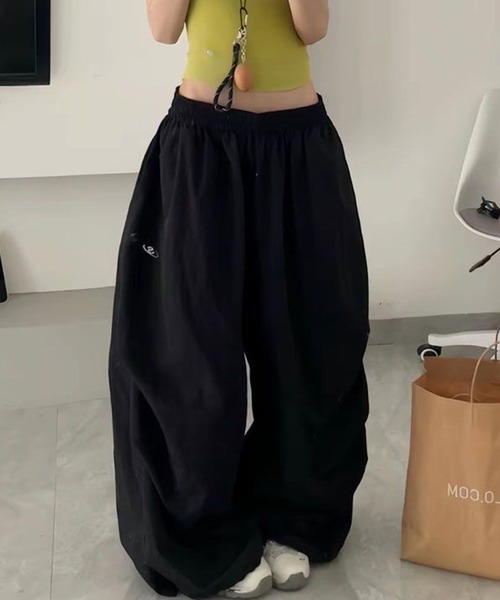 HALEY PESCA(ヘーリーペスカ)の「HALEY PESCA/ワイドレッグ ストリート カーゴパンツ(カーゴパンツ・レディース・グレー/ブラック・SMALL/MEDIUM/LARGE)」の4枚目の写真