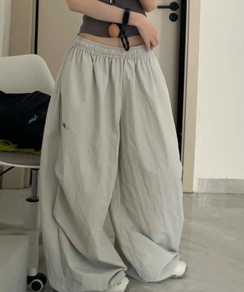 HALEY PESCA(ヘーリーペスカ)の「HALEY PESCA/ワイドレッグ ストリート カーゴパンツ(カーゴパンツ・レディース・グレー/ブラック・SMALL/MEDIUM/LARGE)」の7枚目の写真
