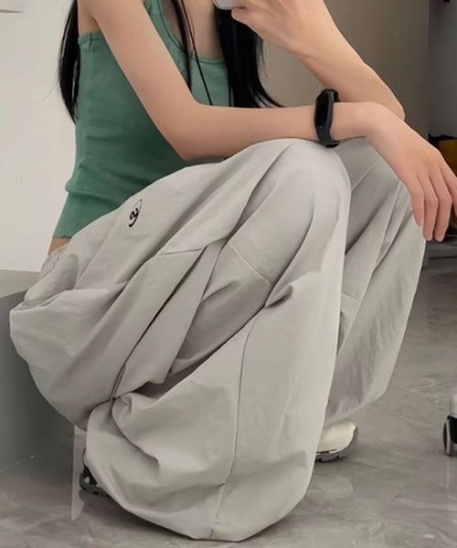 HALEY PESCA(ヘーリーペスカ)の「HALEY PESCA/ワイドレッグ ストリート カーゴパンツ(カーゴパンツ・レディース・グレー/ブラック・SMALL/MEDIUM/LARGE)」の10枚目の写真
