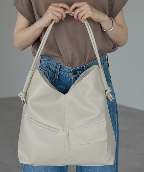 ★購入者様決定済・ショルダーバッグ ベージュ★美品 ショルダーバッグ キルティングレザー ミニクロスボディバッグ