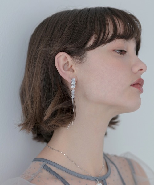 Leja(レジャ)の「【LEJA】ビジューロングチェーンピアス結婚式 パーティー 成人式 二次会 同窓会 お呼ばれ オケージョン 20代 30代(ピアス(両耳用)・レディース・シルバー・FREE)」の4枚目の写真
