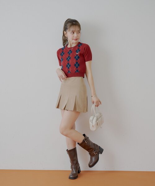 SATUR 半袖ニット レッド 新作　タグ付き UNTITLED アンタイトル 赤 レッド、半袖ニット ボタン サイズ 4